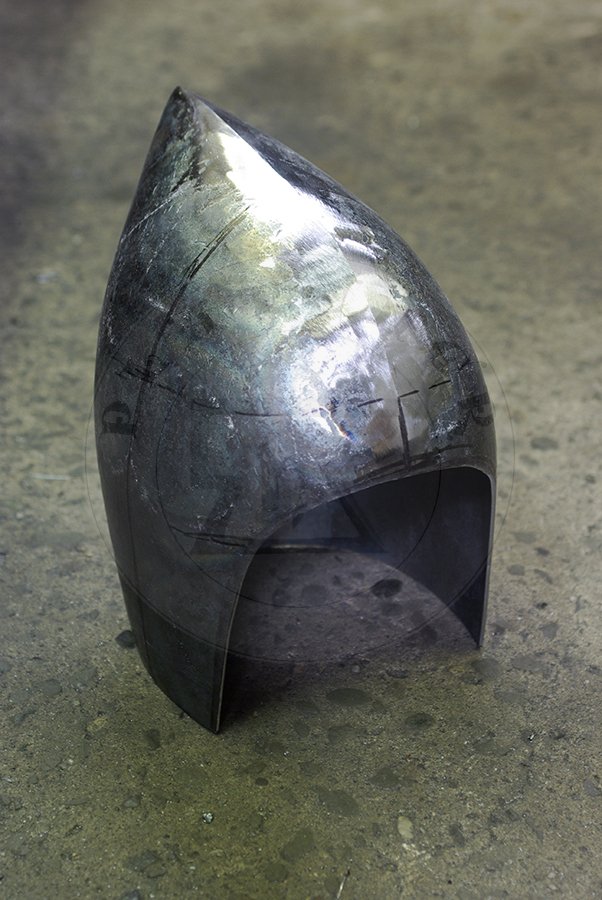 Przybica typu psi pysk z mosidzowan zason wzorowana na hemie CH16 z Churburga./Visored bascinet with brass biled visor based on helmet CH16 from Churburg.