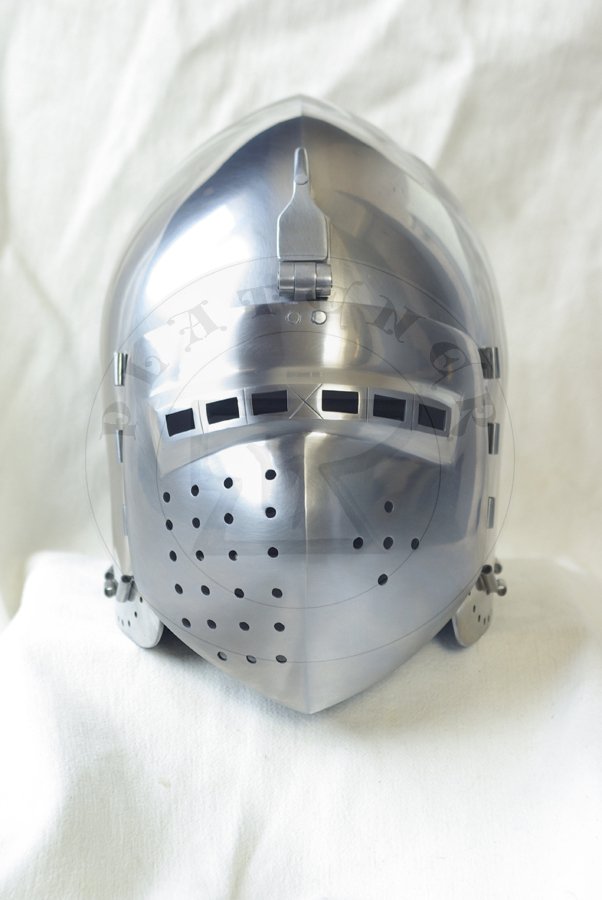 Przybica starszego typu - klappvisier, wzorowany na zabytku z Deutsches Historisches Museum, datowany na lata 1350-1370/Klappvisier bascinet based on helmet from Deutsches Historisches Museum, 1350-1370