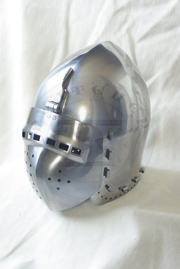 Przybica starszego typu - klappvisier, wzorowany na zabytku z Deutsches Historisches Museum, datowany na lata 1350-1370/Klappvisier bascinet based on helmet from Deutsches Historisches Museum, 1350-1370