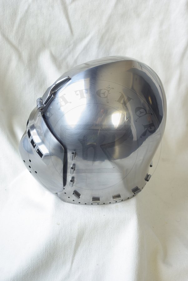 Przybica starszego typu - klappvisier, wzorowany na zabytku z Deutsches Historisches Museum, datowany na lata 1350-1370/Klappvisier bascinet based on helmet from Deutsches Historisches Museum, 1350-1370