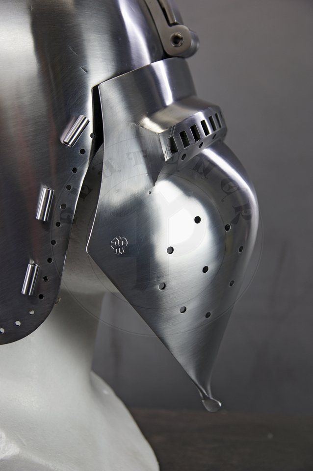 Klappvisier bascinet inspired by helmet from Musee de Valere, Sion c. 1360-1380. Skull raised from two halves of 2 mm high quality mild steel, heat hardened and tempered up to 34 HRC. Visor raised from 2 mm medium carbon steel and hardened and tempered up to 42 HRC. Visor hinge made of medium carbon steel. Visor is removable. Weight 2,950 kg. /Klappvisier zainspirowany hemem z  Musee de Valere, Sion datowany na 1360-1380. Dzwon wykuty z dwch powek  2 mm wysokiej jakoci stali niskowglowej, hartowany i odpuszczany do 34 HRC. Zasona wykuta z 2 mm stali redniowglowej, hartowana i odpuszczana do 42 HRC. Zawias zasony wykonany ze stali redniowglowej. Zasona jest zdejmowana. Waga 2,950 kg.