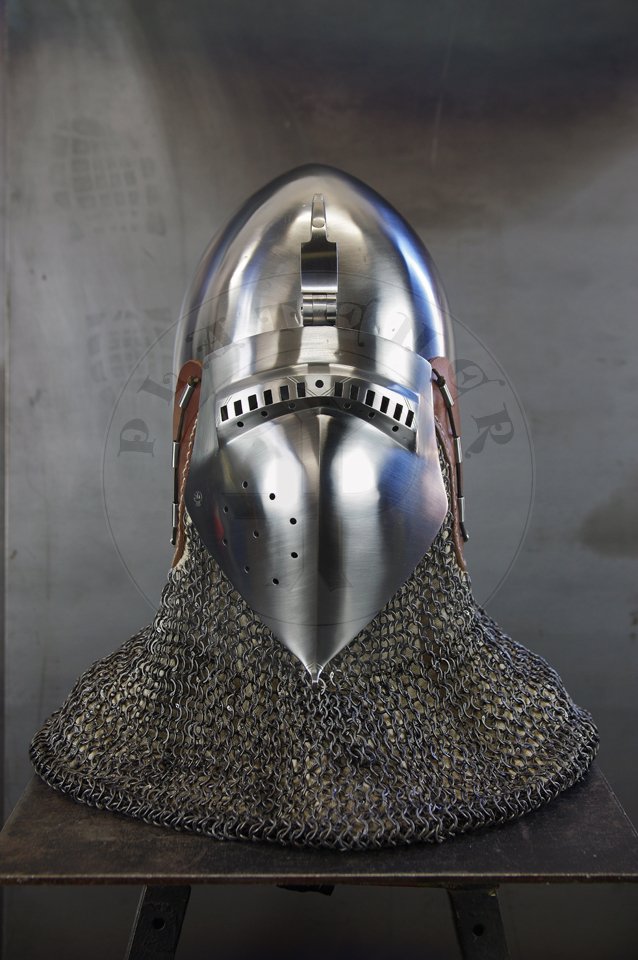 Klappvisier bascinet inspired by helmet from Musee de Valere, Sion c. 1360-1380. Skull raised from two halves of 2 mm high quality mild steel, heat hardened and tempered up to 34 HRC. Visor raised from 2 mm medium carbon steel and hardened and tempered up to 42 HRC. Visor hinge made of medium carbon steel. Visor is removable. Weight 2,950 kg. /Klappvisier zainspirowany hemem z  Musee de Valere, Sion datowany na 1360-1380. Dzwon wykuty z dwch powek  2 mm wysokiej jakoci stali niskowglowej, hartowany i odpuszczany do 34 HRC. Zasona wykuta z 2 mm stali redniowglowej, hartowana i odpuszczana do 42 HRC. Zawias zasony wykonany ze stali redniowglowej. Zasona jest zdejmowana. Waga 2,950 kg.