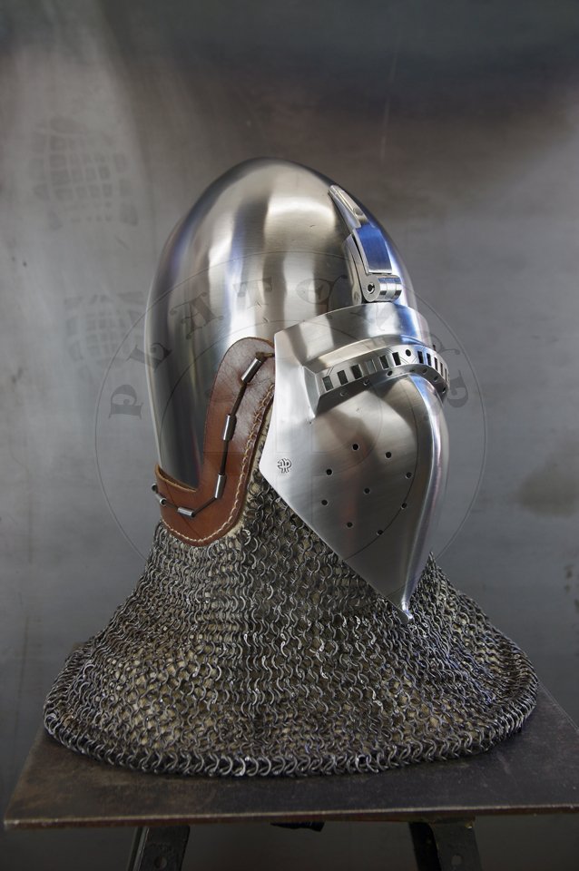 Klappvisier bascinet inspired by helmet from Musee de Valere, Sion c. 1360-1380. Skull raised from two halves of 2 mm high quality mild steel, heat hardened and tempered up to 34 HRC. Visor raised from 2 mm medium carbon steel and hardened and tempered up to 42 HRC. Visor hinge made of medium carbon steel. Visor is removable. Weight 2,950 kg. /Klappvisier zainspirowany hemem z  Musee de Valere, Sion datowany na 1360-1380. Dzwon wykuty z dwch powek  2 mm wysokiej jakoci stali niskowglowej, hartowany i odpuszczany do 34 HRC. Zasona wykuta z 2 mm stali redniowglowej, hartowana i odpuszczana do 42 HRC. Zawias zasony wykonany ze stali redniowglowej. Zasona jest zdejmowana. Waga 2,950 kg.