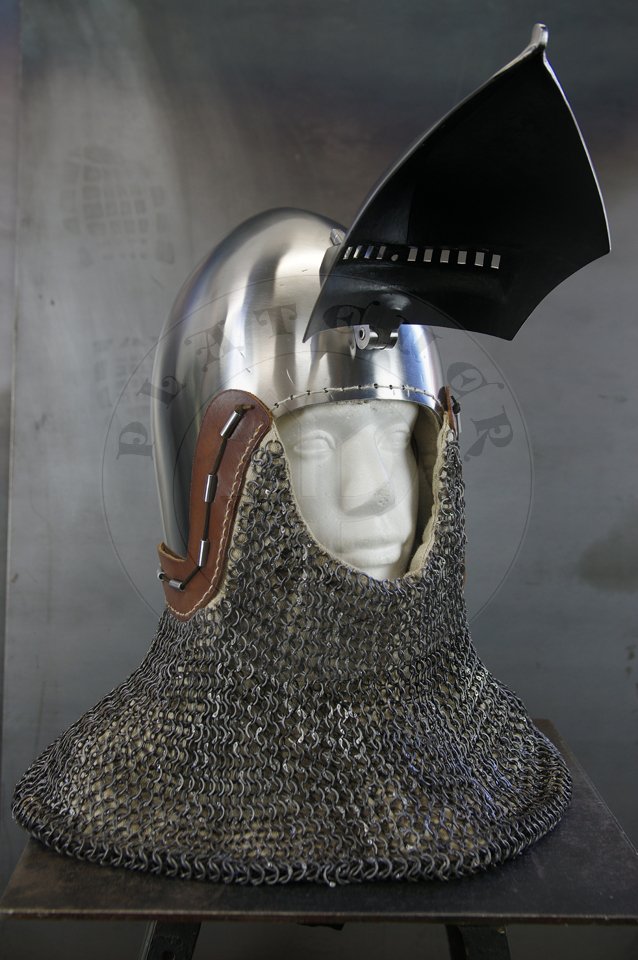 Klappvisier bascinet inspired by helmet from Musee de Valere, Sion c. 1360-1380. Skull raised from two halves of 2 mm high quality mild steel, heat hardened and tempered up to 34 HRC. Visor raised from 2 mm medium carbon steel and hardened and tempered up to 42 HRC. Visor hinge made of medium carbon steel. Visor is removable. Weight 2,950 kg. /Klappvisier zainspirowany hemem z  Musee de Valere, Sion datowany na 1360-1380. Dzwon wykuty z dwch powek  2 mm wysokiej jakoci stali niskowglowej, hartowany i odpuszczany do 34 HRC. Zasona wykuta z 2 mm stali redniowglowej, hartowana i odpuszczana do 42 HRC. Zawias zasony wykonany ze stali redniowglowej. Zasona jest zdejmowana. Waga 2,950 kg.
