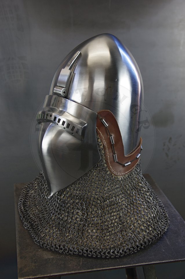 Klappvisier bascinet inspired by helmet from Musee de Valere, Sion c. 1360-1380. Skull raised from two halves of 2 mm high quality mild steel, heat hardened and tempered up to 34 HRC. Visor raised from 2 mm medium carbon steel and hardened and tempered up to 42 HRC. Visor hinge made of medium carbon steel. Visor is removable. Weight 2,950 kg. /Klappvisier zainspirowany hemem z  Musee de Valere, Sion datowany na 1360-1380. Dzwon wykuty z dwch powek  2 mm wysokiej jakoci stali niskowglowej, hartowany i odpuszczany do 34 HRC. Zasona wykuta z 2 mm stali redniowglowej, hartowana i odpuszczana do 42 HRC. Zawias zasony wykonany ze stali redniowglowej. Zasona jest zdejmowana. Waga 2,950 kg.