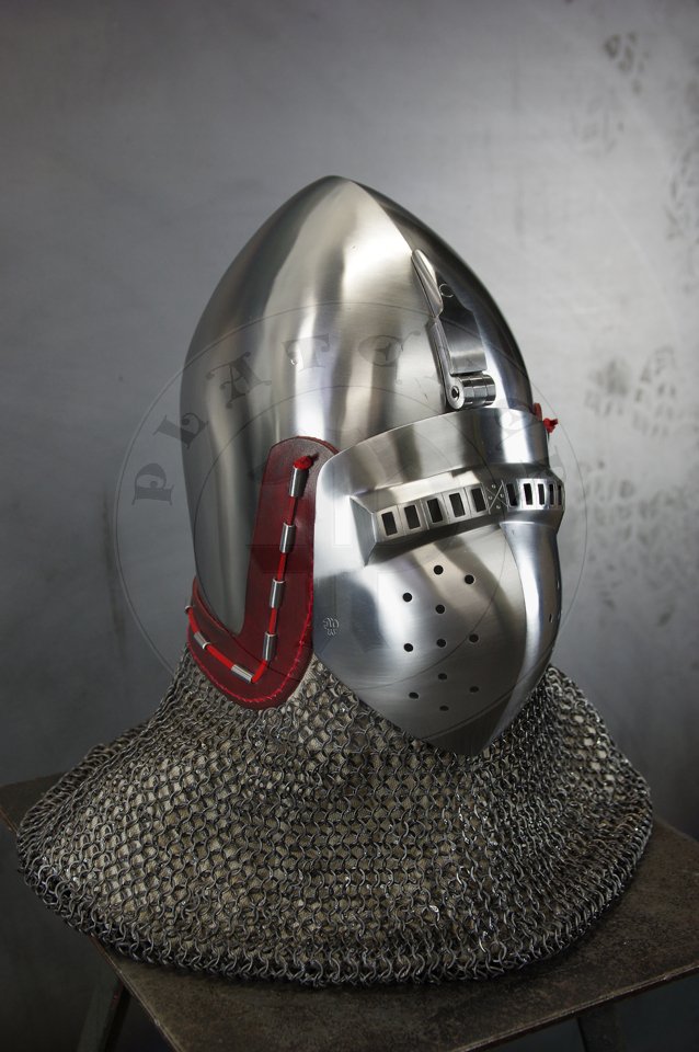 Klappvisier bascinet inspired by bascinet and visor from Deustches Historisches Museum in Berlin c. 1370-1390. Skull raised from two halves of 2 mm high quality mild steel, heat hardened and tempered up to 34 HRC. Visor raised from 2 mm medium carbon steel and hardened and tempered up to 42 HRC. Visor hinge made of medium carbon steel. Visor is removable. /Klappvisier zainspirowany hemem oraz zason z Deustches Historisches Museum w Berlinie, datowanych na 1370-1390. Dzwon wykuty z dwch powek 2 mm wysokiej jakoci stali niskowglowej, hartowany i odpuszczany do 34 HRC. Zasona wykuta z 2 mm stali redniowglowej, hartowana i odpuszczana do 42 HRC. Zawias zasony wykonany ze stali redniowglowej. Zasona jest zdejmowana.