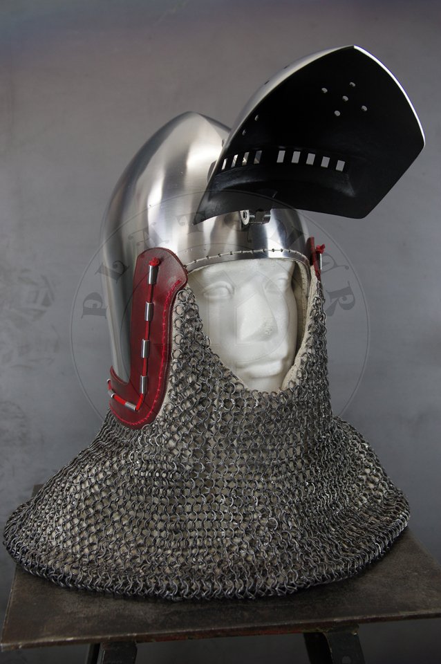Klappvisier bascinet inspired by bascinet and visor from Deustches Historisches Museum in Berlin c. 1370-1390. Skull raised from two halves of 2 mm high quality mild steel, heat hardened and tempered up to 34 HRC. Visor raised from 2 mm medium carbon steel and hardened and tempered up to 42 HRC. Visor hinge made of medium carbon steel. Visor is removable. /Klappvisier zainspirowany hemem oraz zason z Deustches Historisches Museum w Berlinie, datowanych na 1370-1390. Dzwon wykuty z dwch powek 2 mm wysokiej jakoci stali niskowglowej, hartowany i odpuszczany do 34 HRC. Zasona wykuta z 2 mm stali redniowglowej, hartowana i odpuszczana do 42 HRC. Zawias zasony wykonany ze stali redniowglowej. Zasona jest zdejmowana.