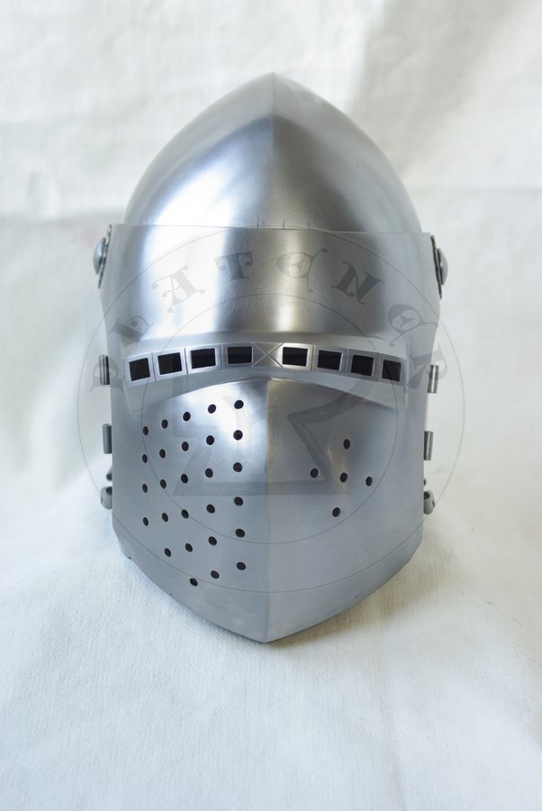 Przybica z zason typu klappvisier mocowana na skroniach. Hartowany i odpuszczany do twardoci 30 HRC./Bascinet with side mounted klappvisier visor. Heat hardened and tempered up to 30 HRC.