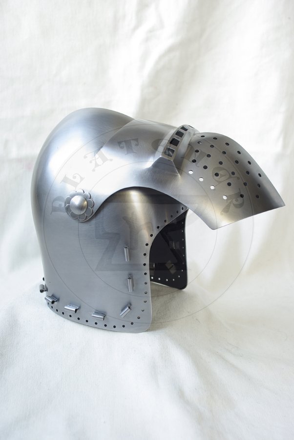 Przybica z zason typu klappvisier mocowana na skroniach. Hartowany i odpuszczany do twardoci 30 HRC./Bascinet with side mounted klappvisier visor. Heat hardened and tempered up to 30 HRC.