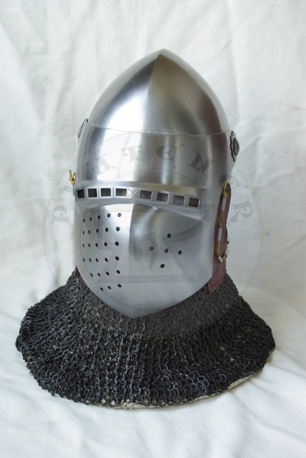 Przybica z zason typu klappvisier mocowana na skroniach. Hartowany i odpuszczany do twardoci 30 HRC./Bascinet with side mounted klappvisier visor. Heat hardened and tempered up to 30 HRC.