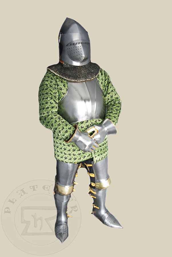 Komplet skadajcy si z penych bigwantw, rkawic klepsydrowych, kanelowanego napiersnika i przybicy, pocztek XV wieku./Suit consist of full leg harness, hourglass gauntlets, fluted breastplate and visored bascinet, begin of XV c.