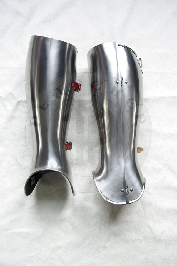 Pene bigwanty pytowe, pny XIV wiek - pocztek XV wieku. W caoci hartowanie i odpuszczane do 42 HRC./Complete leg harness, late XIV c. - begin of XV c. All heat hardened and tempered up to 42 HRC.