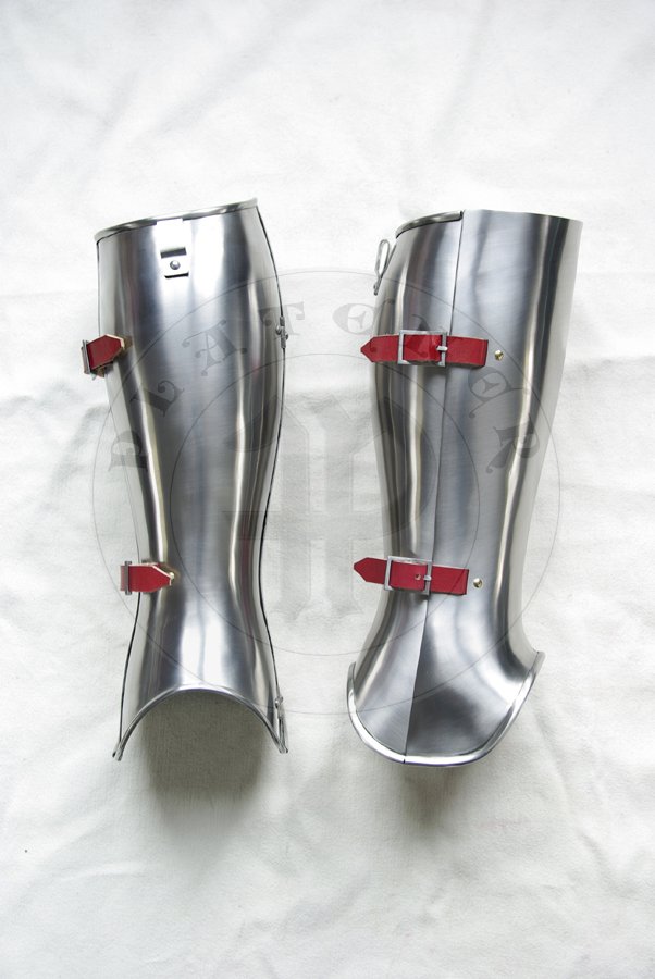 Pene bigwanty pytowe, pny XIV wiek - pocztek XV wieku. W caoci hartowanie i odpuszczane do 42 HRC./Complete leg harness, late XIV c. - begin of XV c. All heat hardened and tempered up to 42 HRC.