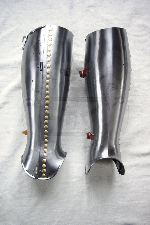 Osony ng wykonane ze stali redniowglowej bdce jedn z moliwych interpretacji uzbrojenia widocznego na przedstawieniach zbrojnych z srebrnego otarza w. Jakuba z katedry w Pistoi./Leg harness made from medium carbon steel which are one of possible version of harness depict by men-at-arms from silver altar of St. James in Pistoia Cathedral.