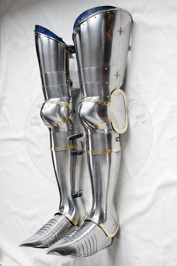 Pene bigwanty pytowe, datowanie 1380-1385 na podstawie BNF Franais 343 Queste del Saint Graal,Tristan de Lonois./Complete leg harness, dated 1380-1385 and based on BNF Franais 343 Queste del Saint Graal, Tristan de Lonois.