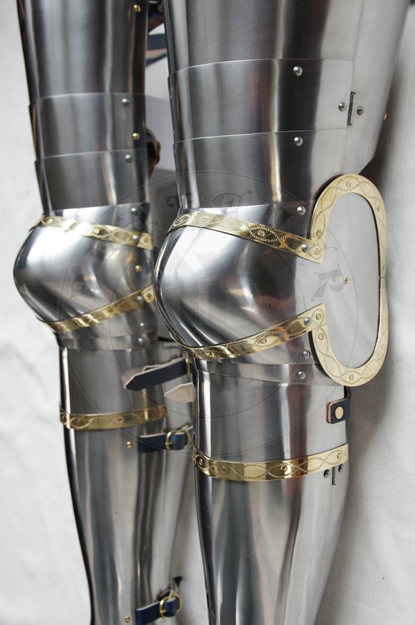 Pene bigwanty pytowe, datowanie 1380-1385 na podstawie BNF Franais 343 Queste del Saint Graal,Tristan de Lonois./Complete leg harness, dated 1380-1385 and based on BNF Franais 343 Queste del Saint Graal, Tristan de Lonois.