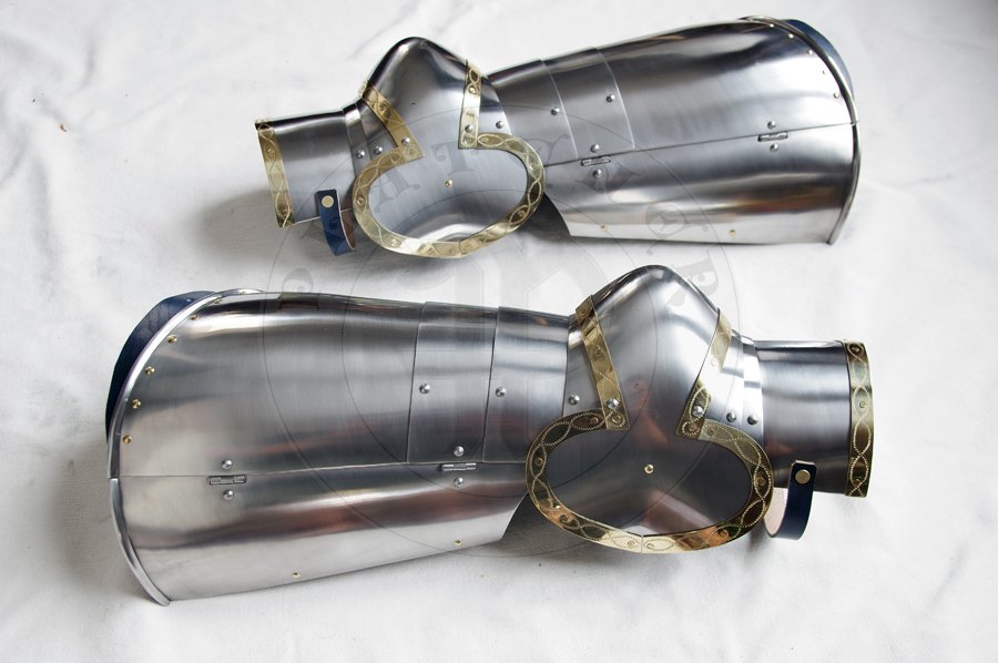 Pene bigwanty pytowe, datowanie 1380-1385 na podstawie BNF Franais 343 Queste del Saint Graal,Tristan de Lonois./Complete leg harness, dated 1380-1385 and based on BNF Franais 343 Queste del Saint Graal, Tristan de Lonois.