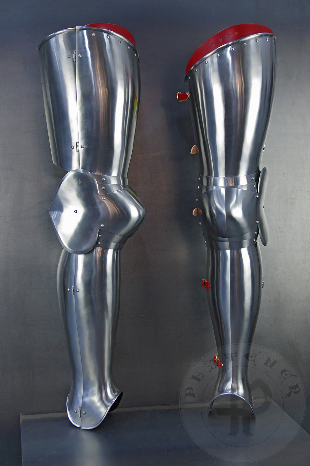 Leg harness for late 14th/early 15th c. in simple and clean form. What's unusual this time is its lack of demi-greaves and due to that bottom lame is riveted (through sliding rivets) to the extended top part of the front greave.