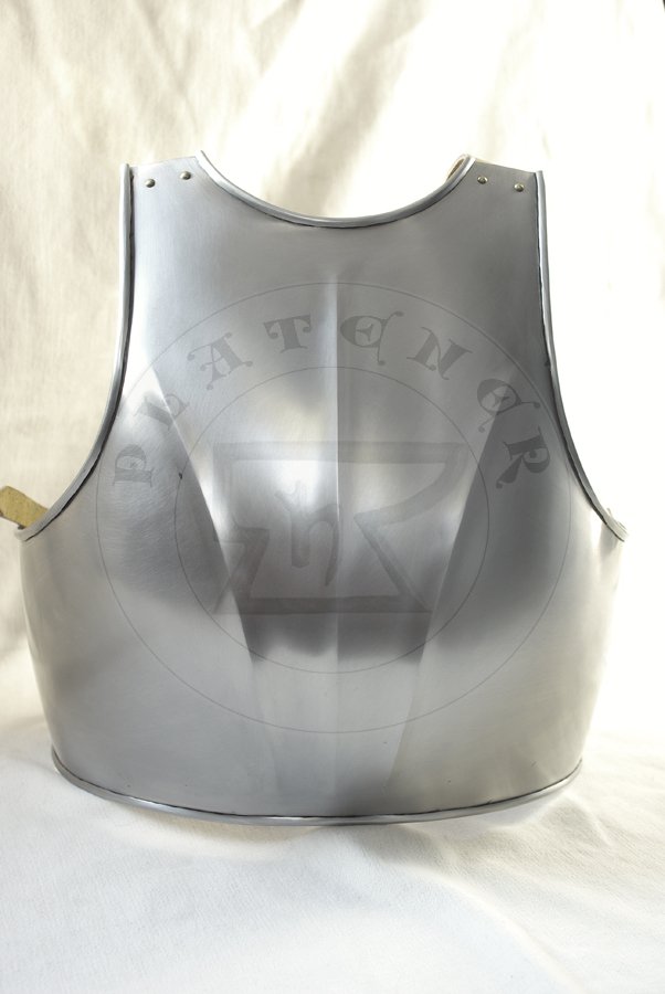 Napiernik kanelowany, pocztek XV wieku/ Fluted breastplate, begin of XV c.