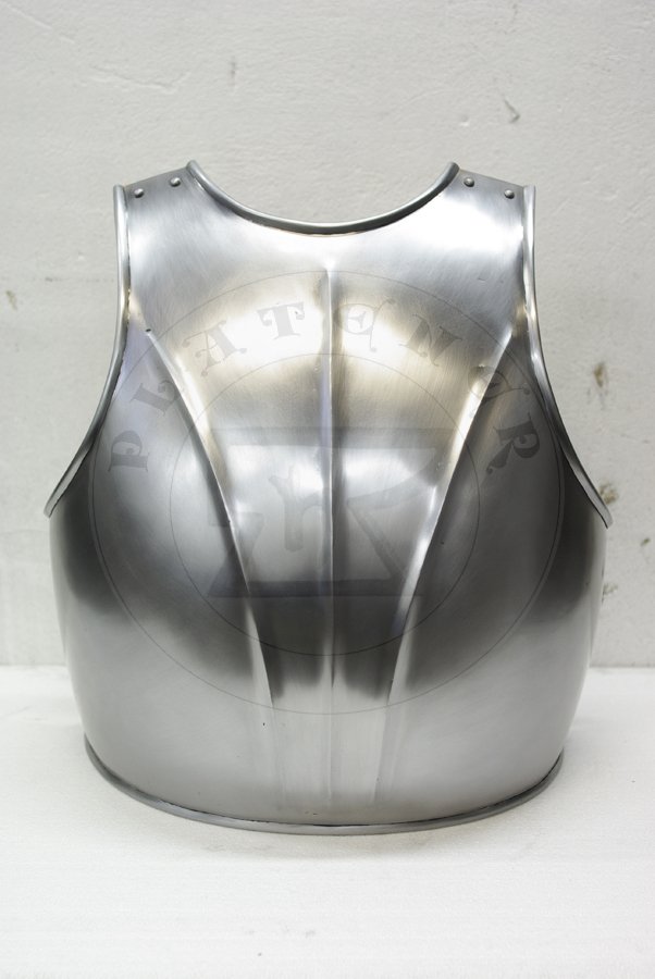 Napiernik kanelowany, pocztek XV wieku/ Fluted breastplate, begin of XV c.