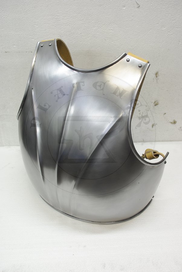 Napiernik kanelowany, pocztek XV wieku/ Fluted breastplate, begin of XV c.