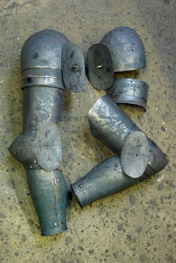 Pytowe osony rk koniec XIV wieku, pcztek XV./ Plate arm harness for late XIV c. - begin of XV c.