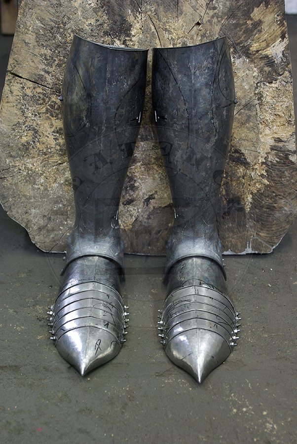 Pene bigwanty pytowe, pny XIV wiek - pocztek XV wieku./Complete leg harness, late XIV c. - begin of XV c.