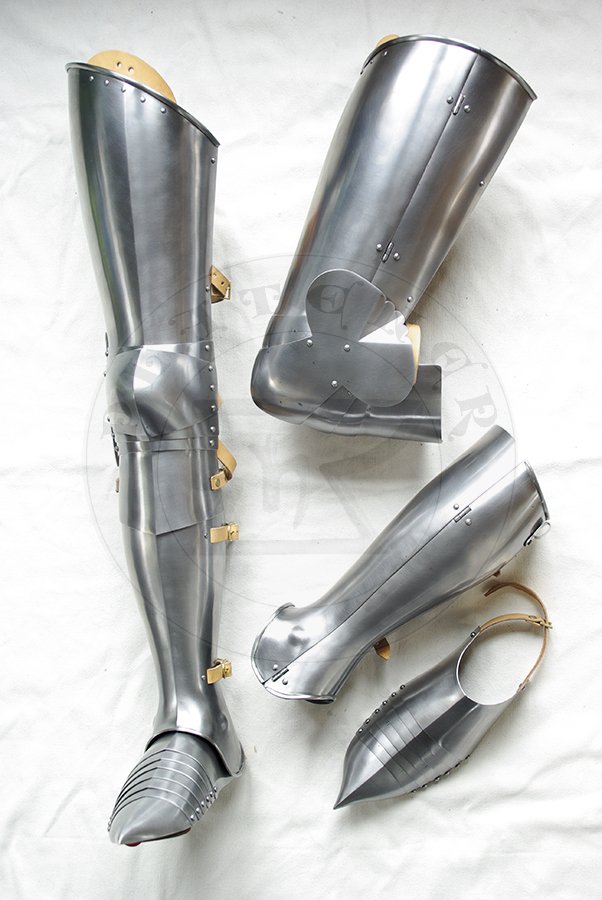 Pene bigwanty pytowe, pny XIV wiek - pocztek XV wieku./Complete leg harness, late XIV c. - begin of XV c.