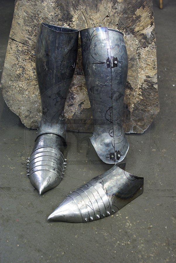 Pene bigwanty pytowe, pny XIV wiek - pocztek XV wieku./Complete leg harness, late XIV c. - begin of XV c.